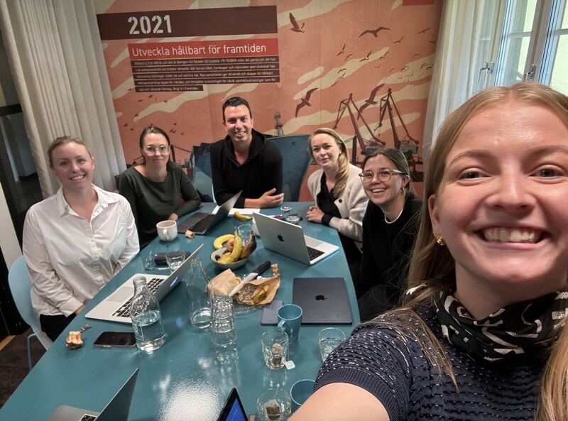 Ellinor Axelsson leder en utbildning för teamet på CSR Västsverige om ESRS 1 och ESRS 2