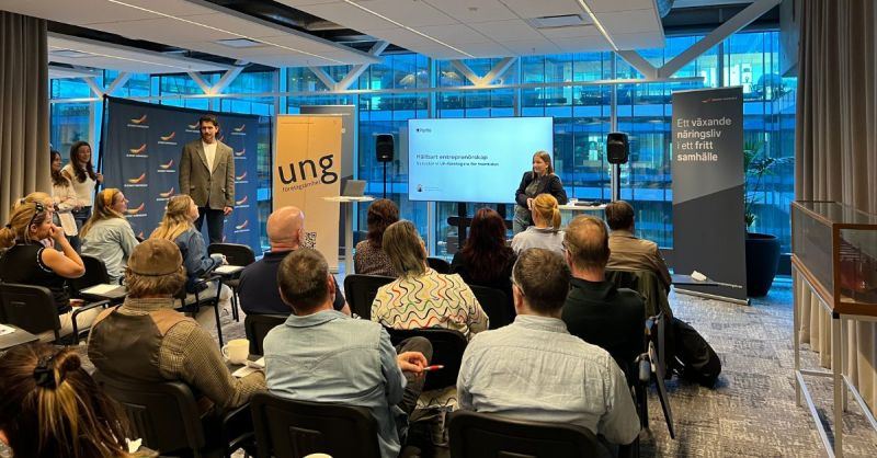 Ellinor Axelsson föreläser och håller workshop för lärare inom Ung Företagsamhet Göteborg om hållbart entreprenörskap
